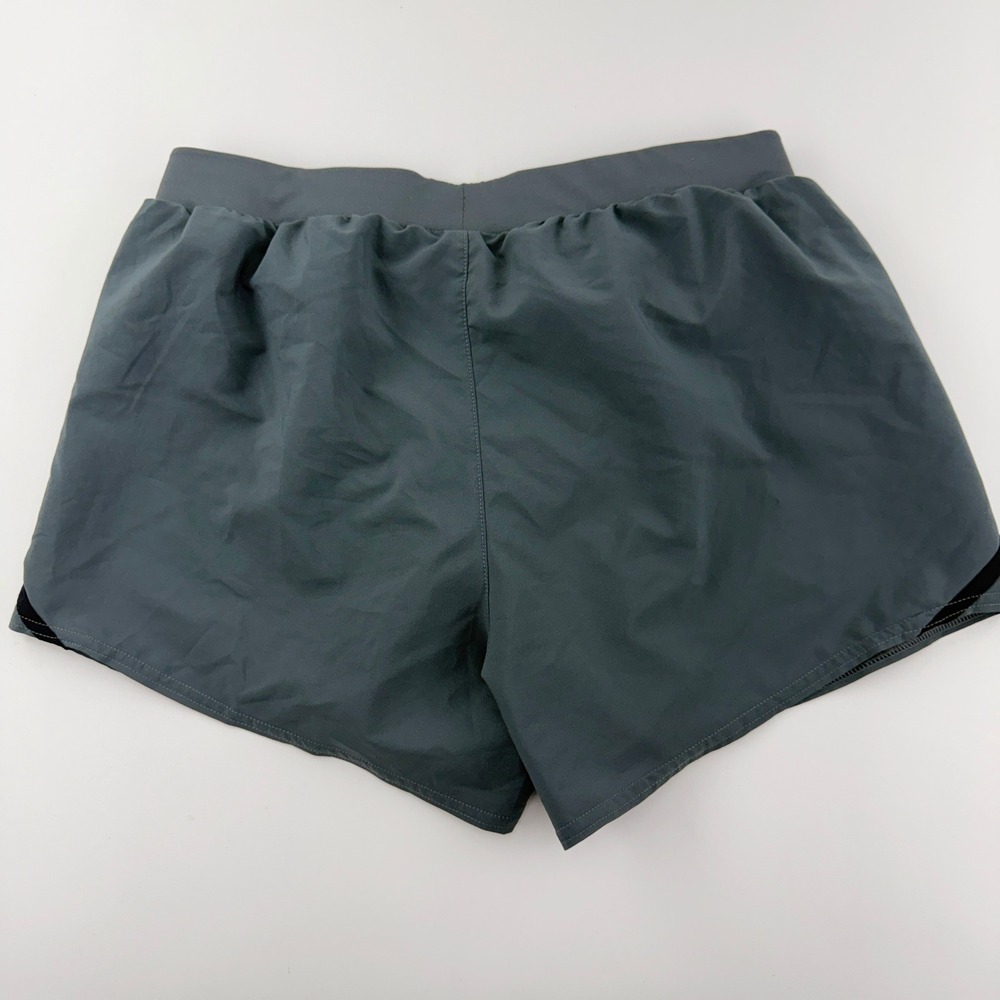 Under Armour HeatGear Women's Medium Gray Running Shorts Loose Fit Athletic Gym - Picture 2 of 7